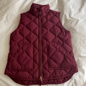 Small maroon J Crew quilted vest